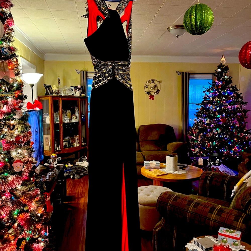 Prom season is here… wear this beautiful dress and turn heads!